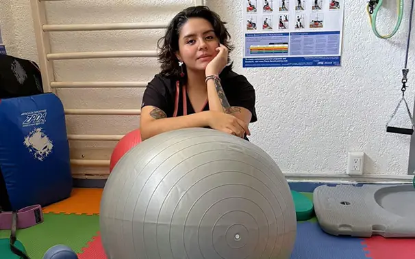 Ana Paulina Guzmán licencidada en fisioterapia, fundadora de GUNA Fisioterapia